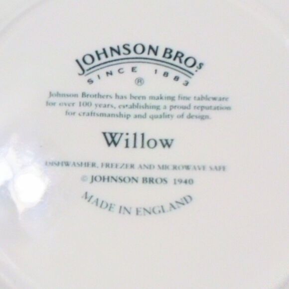 Set of Four Johnson Brother Blue Willow Dinner Plates - Picture 3 of 5